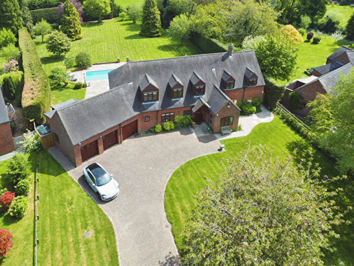 6 Bedroom Detached House For Sale In Stratford-upon-avon, Over Acre, Sq Ft & Swimming Pool, CV37