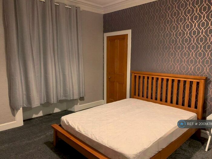 2 Bedroom Flat To Rent In Bruce Street, Stirling, FK8