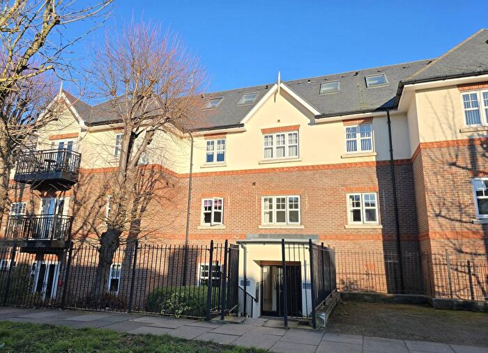 2 Bedroom Flat To Rent In Buttercup Court, Southgate, N14