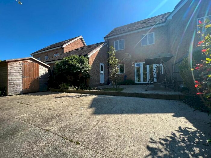 3 Bedroom Semi-Detached House To Rent In Litten Close, Langley, SL3