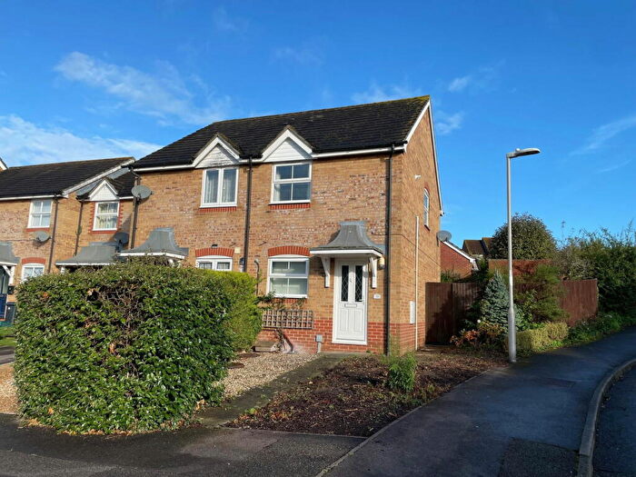 2 Bedroom Semi-Detached House To Rent In Harrington Close, Newbury, RG14