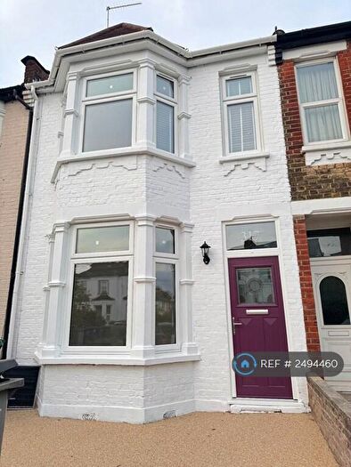 4 Bedroom Terraced House To Rent In Long Lane, London, N2