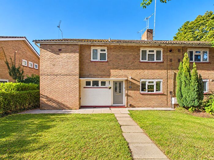 2 Bedroom Maisonette For Sale In Warren Drive, Ifield, Crawley, RH11