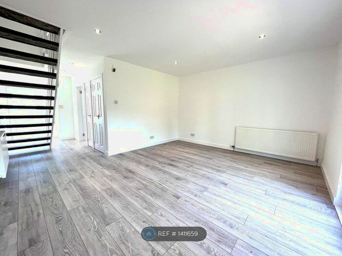 2 Bedroom Terraced House To Rent In Hazlehead Place, Aberdeen, AB15