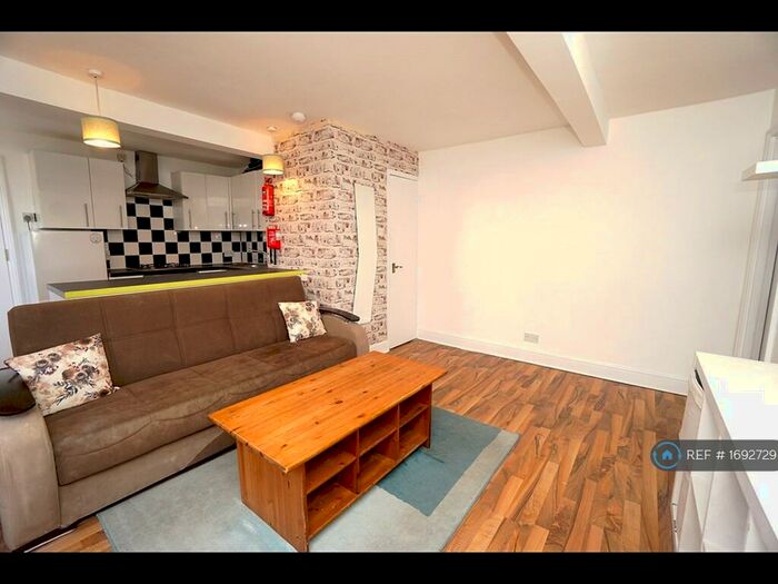 2 Bedroom Flat To Rent In Essex Road, London, N1