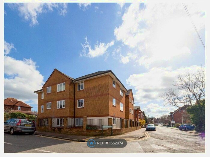 1 Bedroom Flat To Rent In Alexandra Court, Hemel Hempstead, HP2