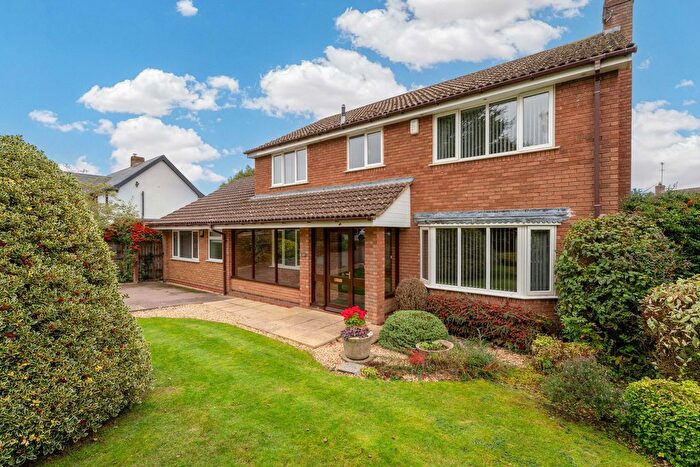 4 Bedroom Detached House For Sale In Bloxham Road Banbury, Oxfordshire, OX16