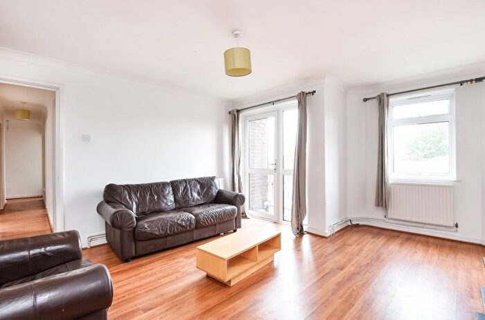 3 Bedroom Flat To Rent In Worple Road, Wimbledon, London, SW19