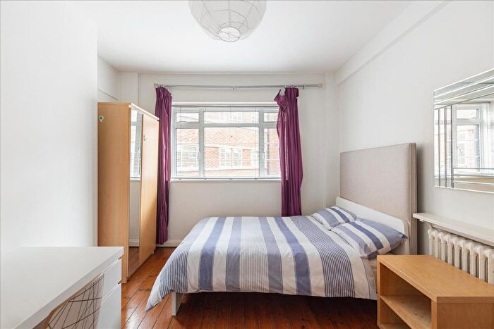 3 Bedroom Flat To Rent In West Kensington Court, London, W14