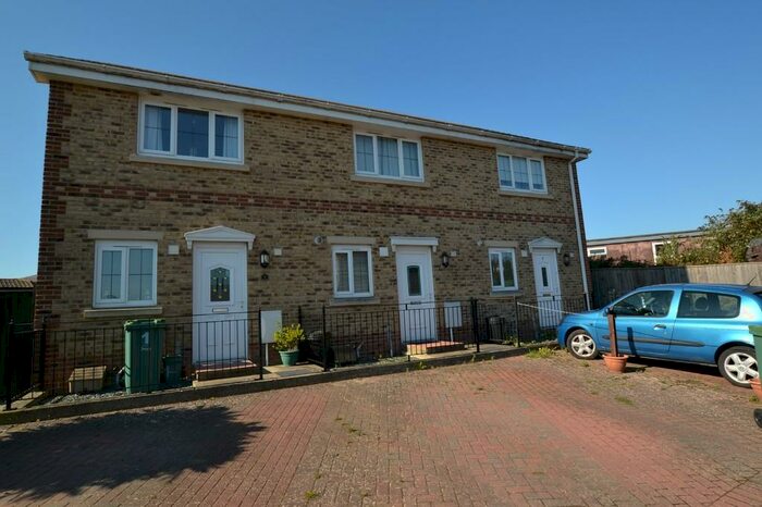 2 Bedroom Terraced House To Rent In Bowdens Mead Close, Newport, PO30