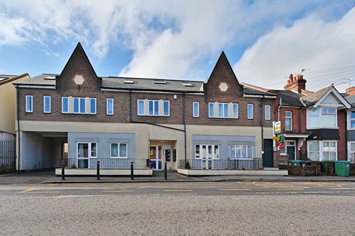 2 Bedroom Flat For Sale In Graphic House, Watford, WD24