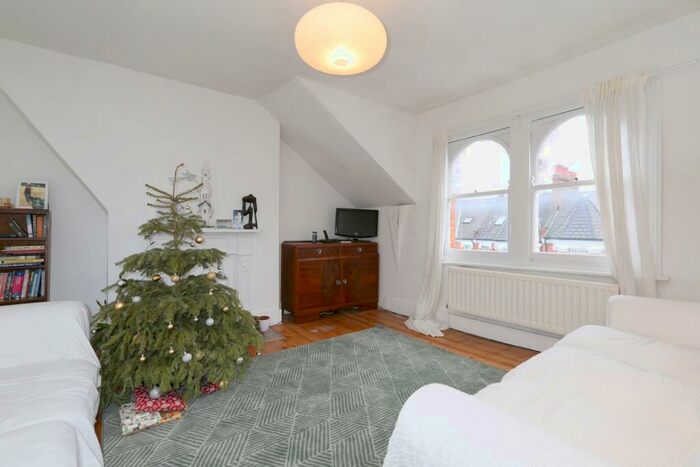 2 Bedroom Flat To Rent In Church Lane, Crouch End, N8