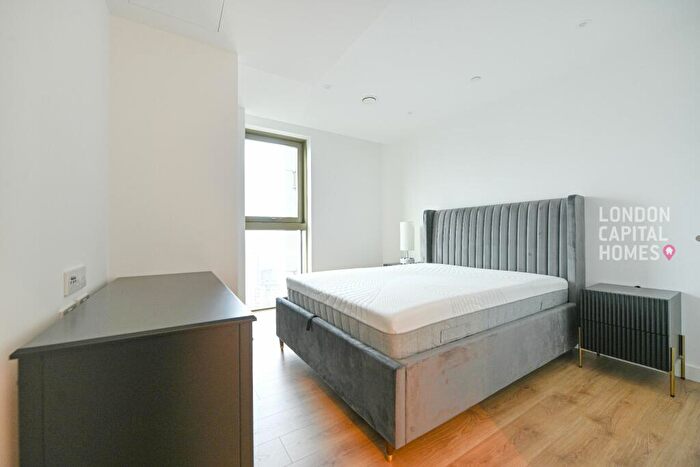 2 Bedroom Apartment To Rent In One Thames Quay, Marsh Wall, E14