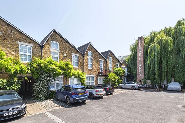 2 Bedroom Mews To Rent In Welmar Mews, London, SW4