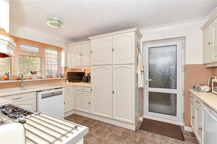 4 Bedroom Detached House For Sale In Ilfracombe Crescent, Hornchurch, Essex, RM12