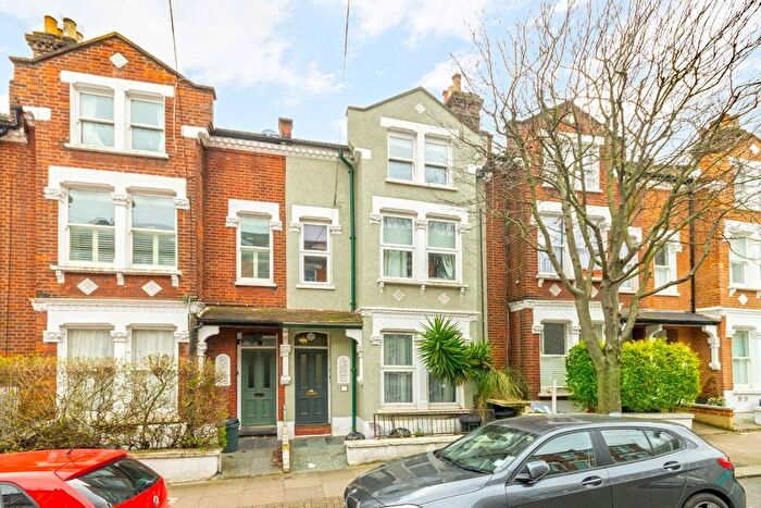 2 Bedroom Flat To Rent In Comyn Road, London, SW11