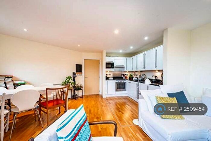 1 Bedroom Flat To Rent In Island Apartments, London, N1