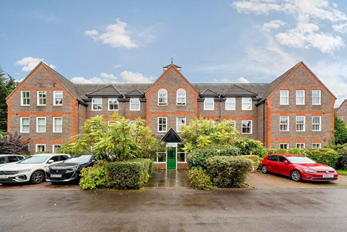 3 Bedroom Flat To Rent In West Drive, Sonning, Reading, Berkshire, RG4