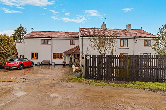 4 Bedroom Detached House For Sale In Common Lane, Doncaster, DN6