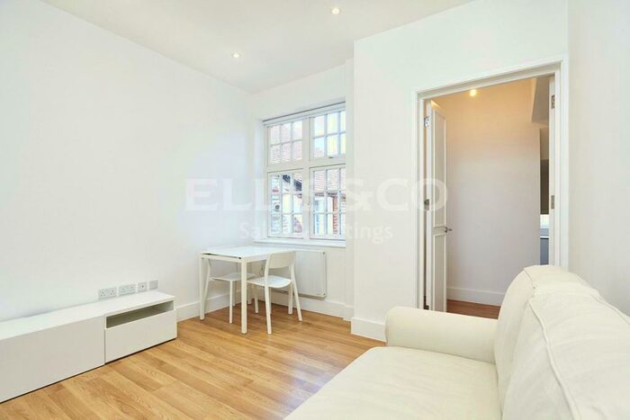 1 Bedroom Apartment To Rent In Golders Way, London, NW11