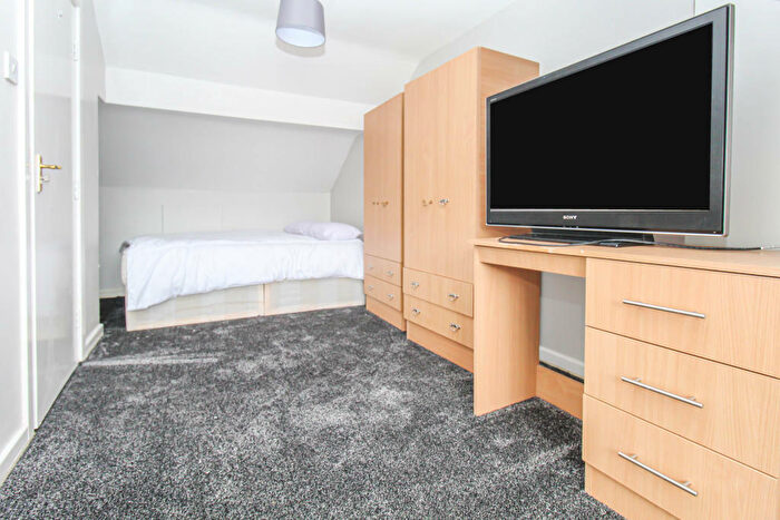 3 Bedroom Apartment To Rent In Brecknock Road, London, N19