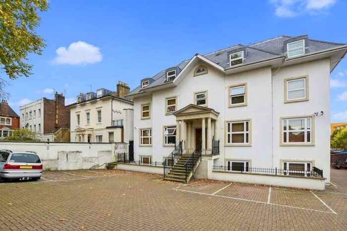 2 Bedroom Flat To Rent In High Street London, N8