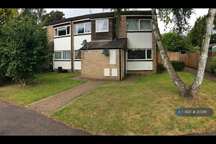 2 Bedroom Maisonette To Rent In Larch Drive, Woodley, RG5