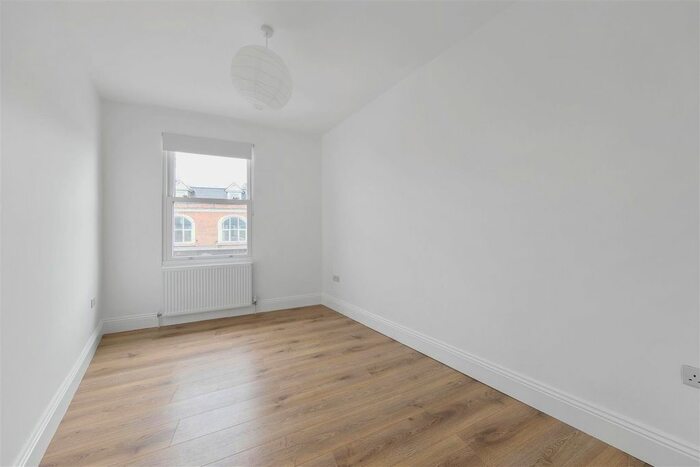 2 Bedroom Flat To Rent In Hoe Street, London, E17
