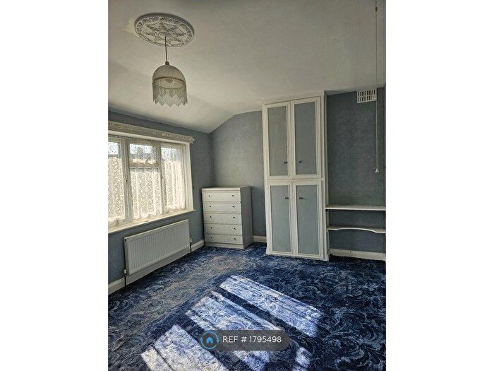 3 Bedroom End Of Terrace House To Rent In Detuyll Street, Scunthorpe, DN15