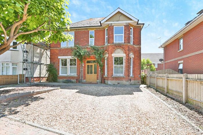 2 Bedroom Flat For Sale In Stourvale Road, Bournemouth, Dorset, BH6