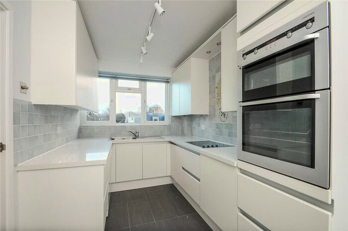2 Bedroom Flat To Rent In Fairburn Court, St. John's Avenue, Putney, London, SW15