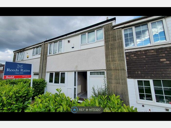 3 Bedroom Terraced House To Rent In Crowsdale Place, Stockport, SK2