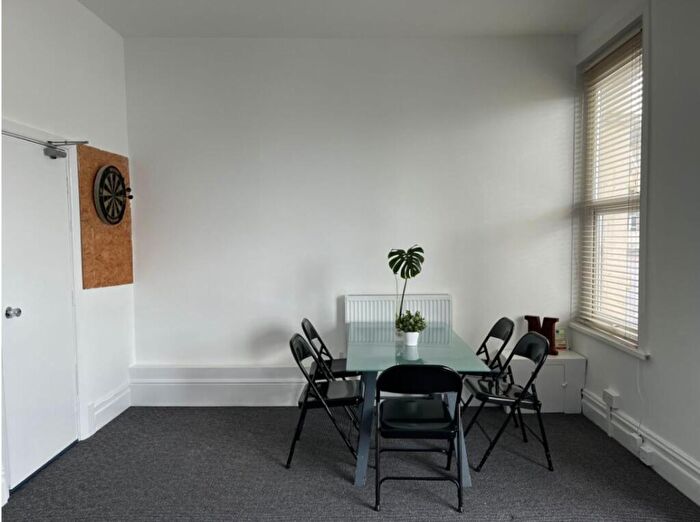 5 Bedroom House Of Multiple Occupation To Rent In Uplands Crescent, Swansea, SA2