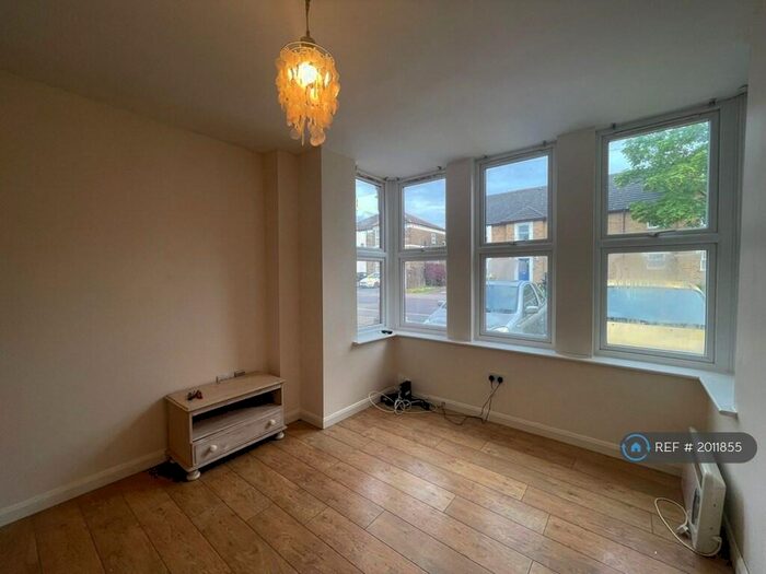 1 Bedroom Flat To Rent In Eastern Road, Romford London, RM1