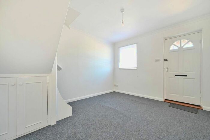 1 Bedroom Terraced House To Rent In Kingsmead, Woking, GU21