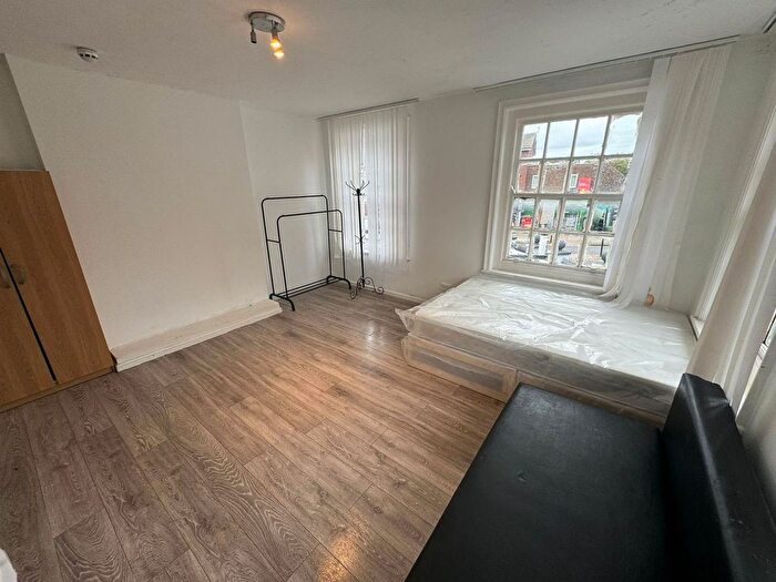 Studio To Rent In High Street, Edgware, HA8