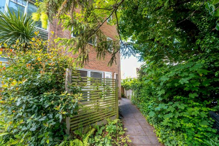 1 Bedroom Flat To Rent In Warren Road, Guildford, GU1