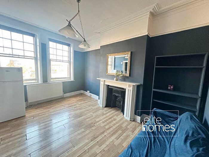 1 Bedroom Flat To Rent In Harvey Mews, London, N8