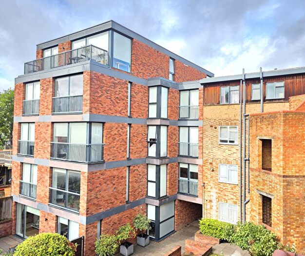 2 Bedroom Flat To Rent In Westly Court, Willesden, NW2