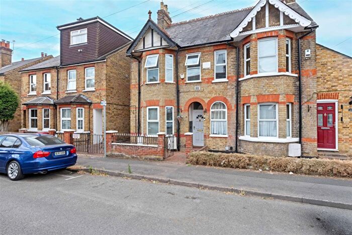 4 Bedroom Property For Sale In Elmhurst Road, Slough, SL3