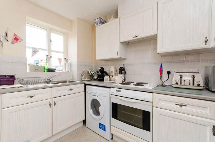 1 Bedroom Flat To Rent In Winery Lane, Kingston, Kingston Upon Thames, KT1