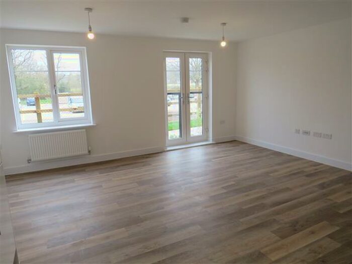 2 Bedroom Apartment To Rent In Cornwell Avenue, Crawley, RH10
