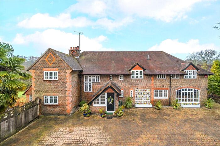 5 Bedroom Detached House For Sale In Midhurst Road, Haslemere, West Sussex, GU27