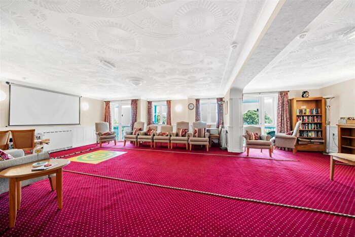 1 Bedroom Apartment For Sale In St Aldhelms Court, BH19 - Photo 9