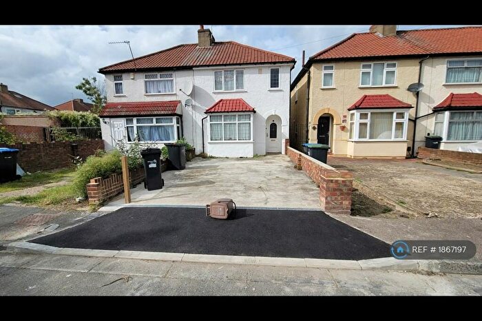 3 Bedroom Semi-Detached House To Rent In Sharon Road, Enfield, EN3