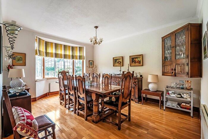 4 Bedroom Detached House For Sale In Meadowside, Great Bookham, KT23