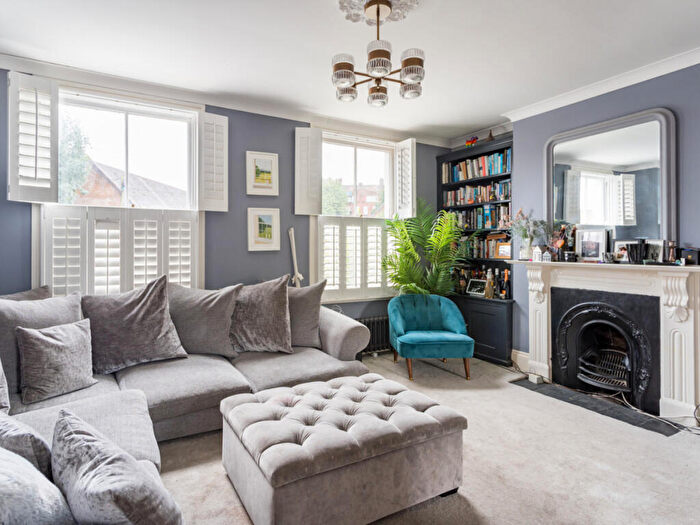 2 Bedroom Flat For Sale In Mackenzie Road, London, N7