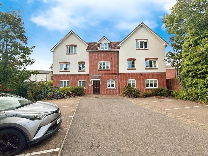 2 Bedroom Flat To Rent In Cranmer Court, St Lawrence Road, Upminster, RM14