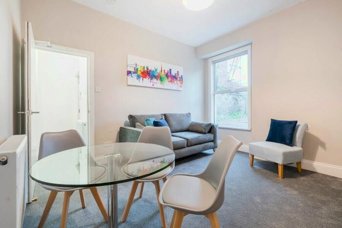 3 Bedroom Flat To Rent In Sussex Place, Bristol, BS2