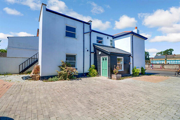 2 Bedroom Flat To Rent In East Street, Southend-on-sea, SS2